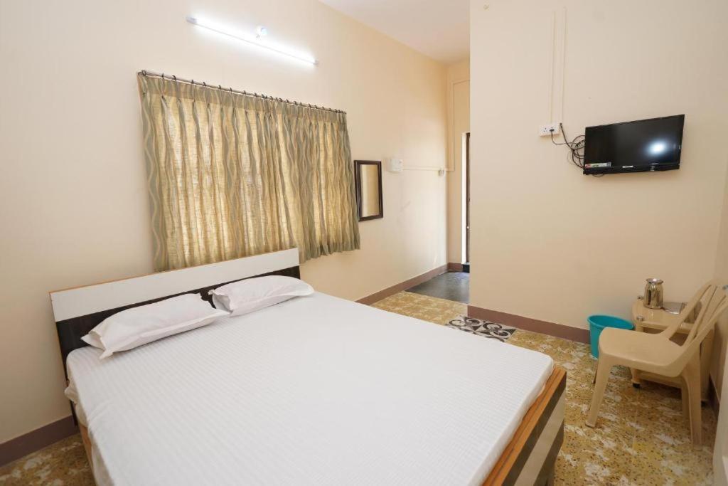 Sowmya Lodge Tiruchirappalli Exterior photo